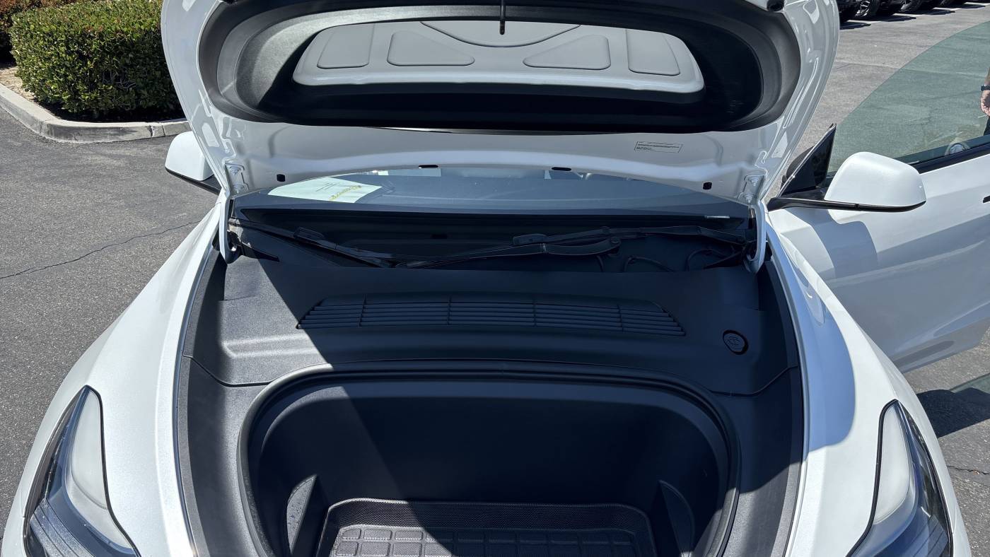 2022 Tesla Model Y 7SAYGAEE4NF570555