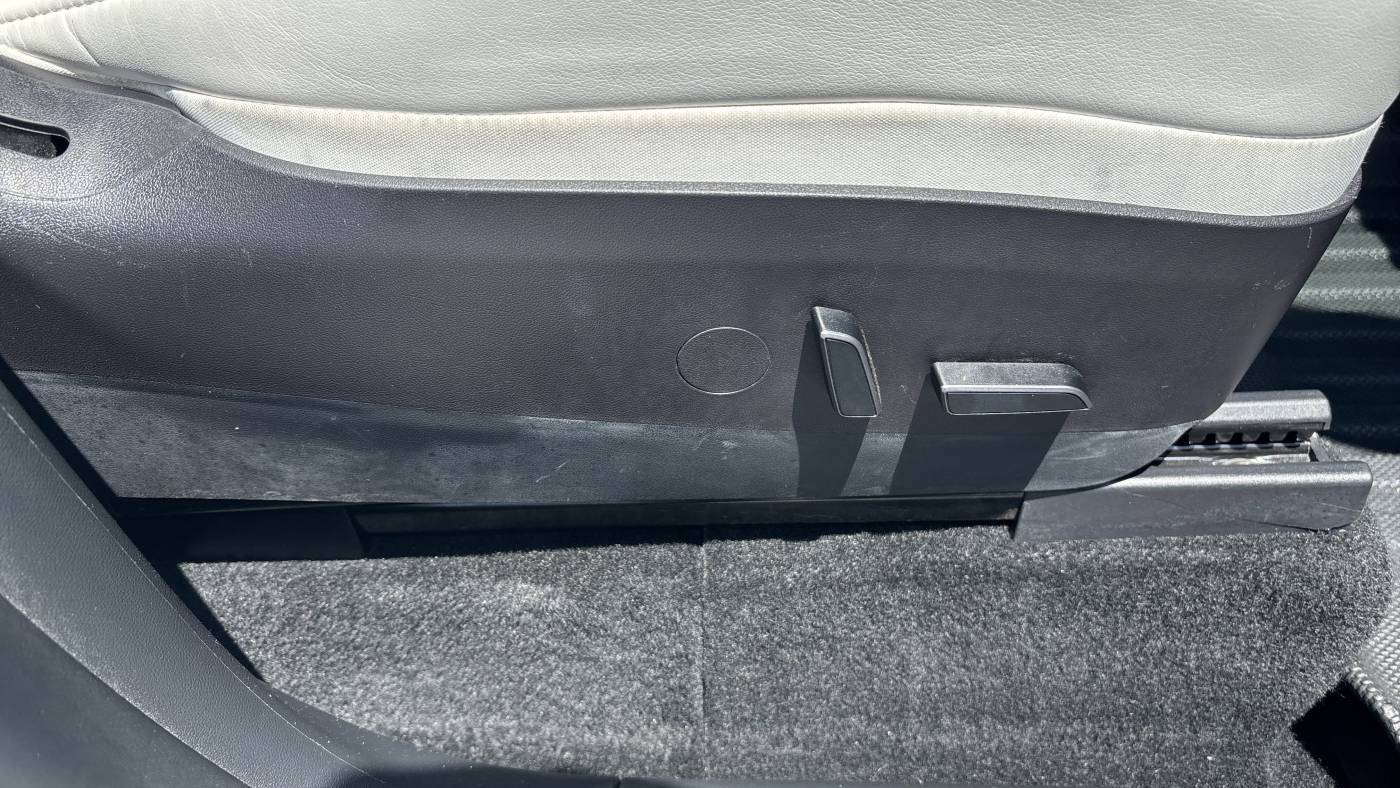 2022 Tesla Model Y 7SAYGAEE4NF570555