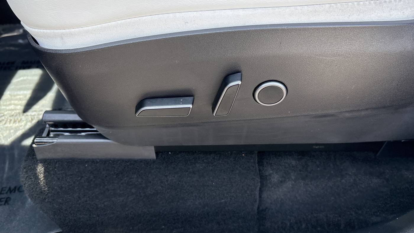 2022 Tesla Model Y 7SAYGAEE4NF570555
