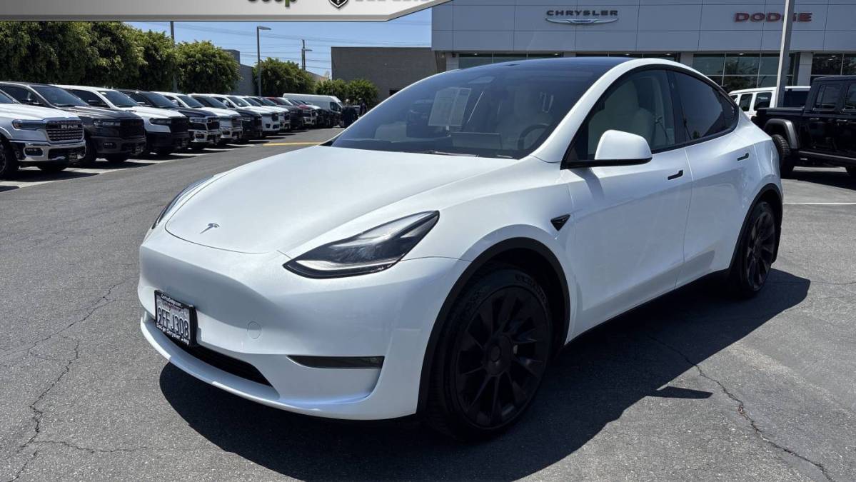 2022 Tesla Model Y 7SAYGAEE4NF570555