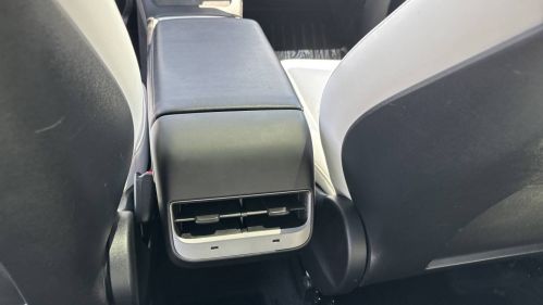 2022 Tesla Model Y 7SAYGAEE4NF570555