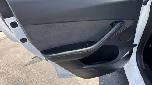 2022 Tesla Model Y 7SAYGAEE4NF570555