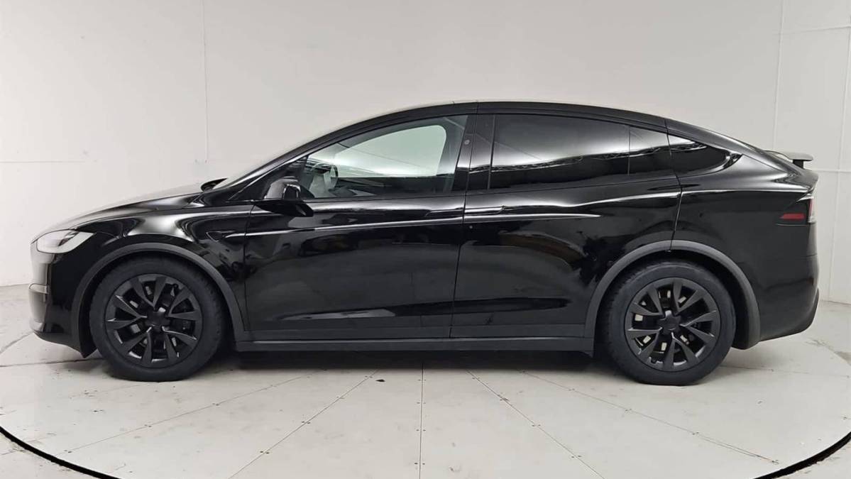 2022 Tesla Model X - Images - 3