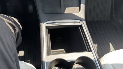 2022 Tesla Model Y 7SAYGAEE4NF570555