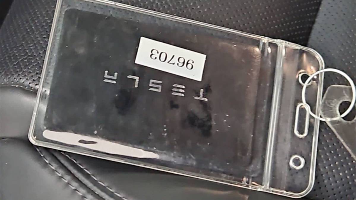 2022 Tesla Model X - Images - 32