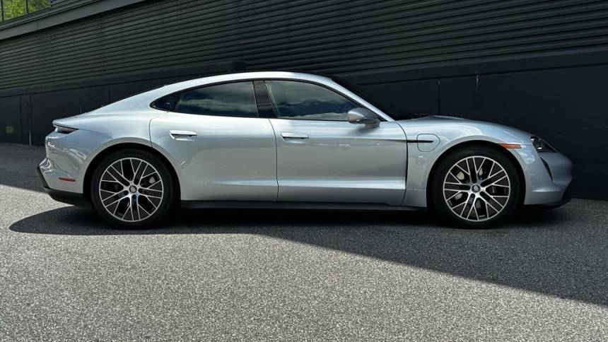 2022 Porsche Taycan - Images - 4