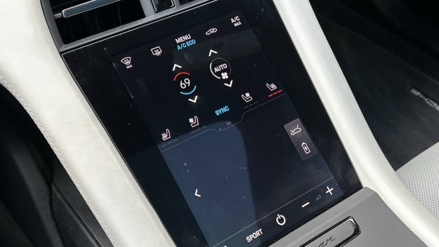 2022 Porsche Taycan - Images - 6