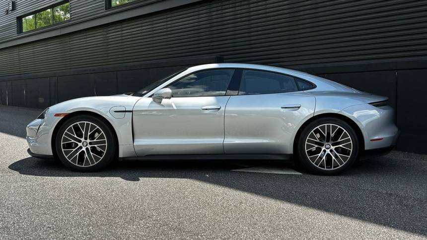 2022 Porsche Taycan - Images - 8