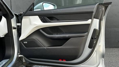2022 Porsche Taycan - Images - 14