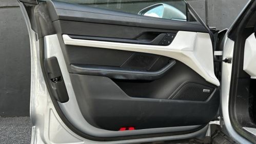 2022 Porsche Taycan - Images - 15
