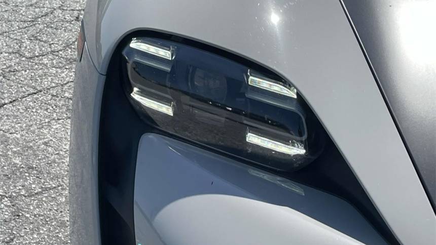 2021 Porsche Taycan - Images - 10