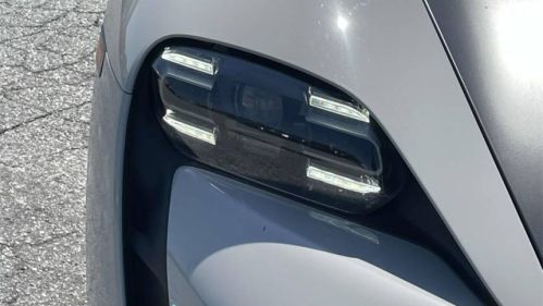 2021 Porsche Taycan - Images - 10