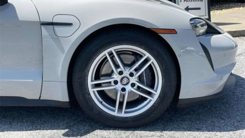 2021 Porsche Taycan - Images - 11