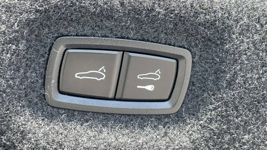 2021 Porsche Taycan - Images - 14