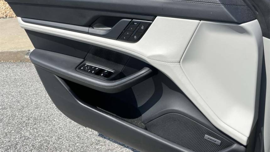 2021 Porsche Taycan - Images - 16
