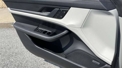 2021 Porsche Taycan - Images - 16