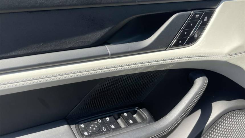 2021 Porsche Taycan - Images - 17