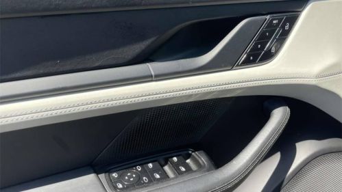 2021 Porsche Taycan - Images - 17