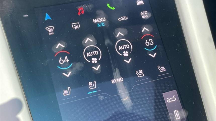2021 Porsche Taycan - Images - 27