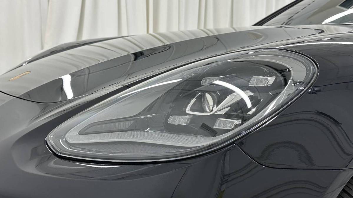 2022 Porsche Panamera - Images - 14