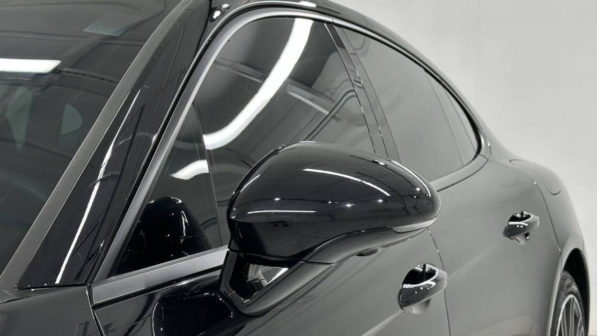 2022 Porsche Panamera - Images - 16