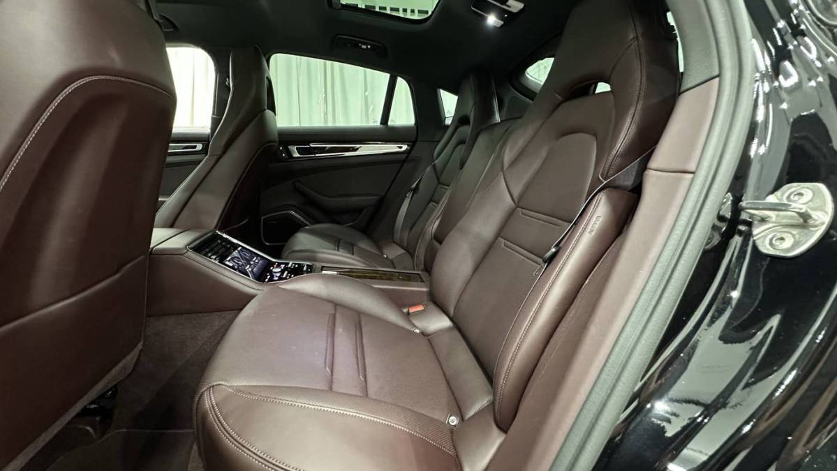 2022 Porsche Panamera - Images - 17