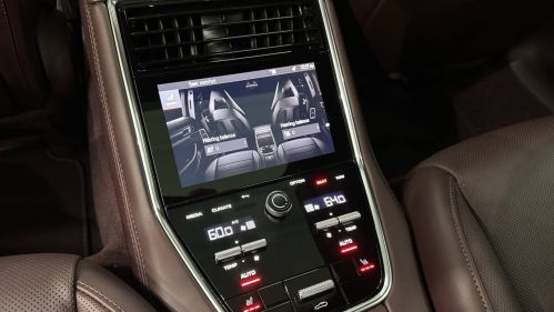 2022 Porsche Panamera - Images - 18