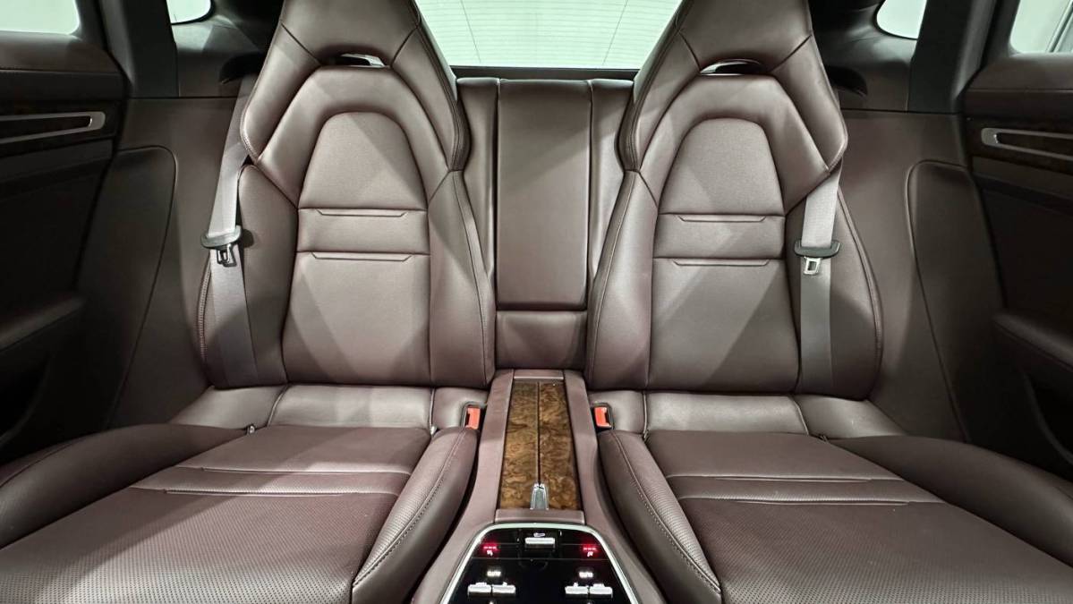 2022 Porsche Panamera - Images - 19