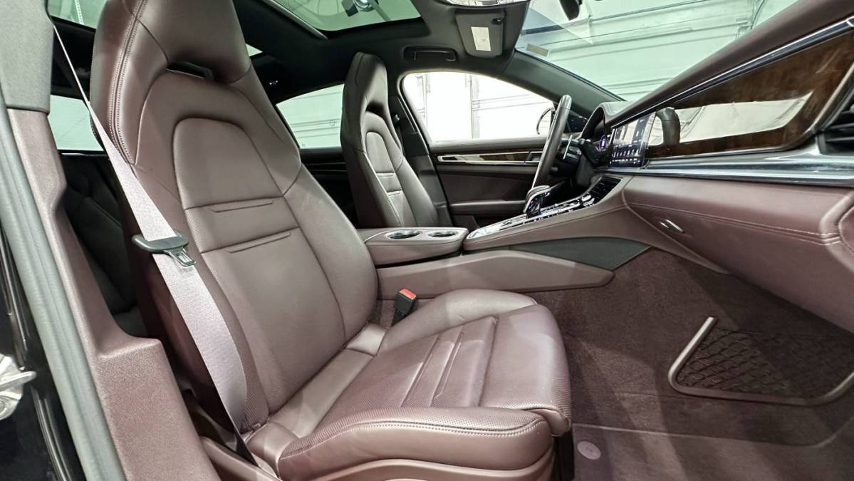 2022 Porsche Panamera - Images - 22