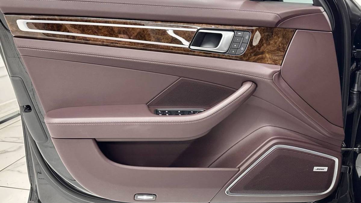 2022 Porsche Panamera - Images - 25