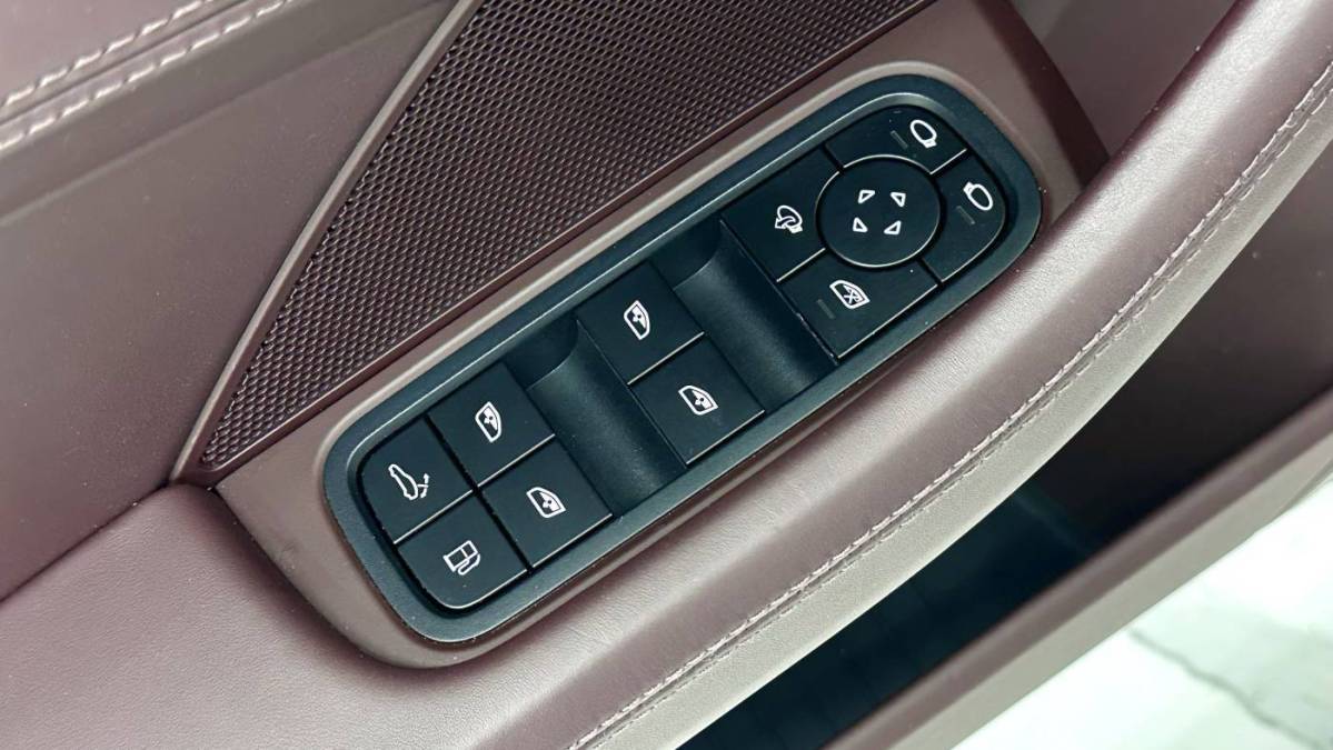 2022 Porsche Panamera - Images - 26