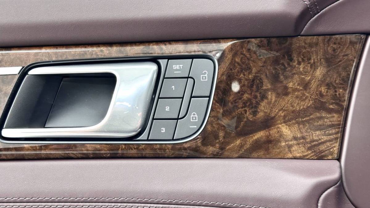 2022 Porsche Panamera - Images - 27