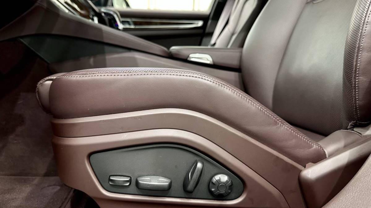 2022 Porsche Panamera - Images - 30