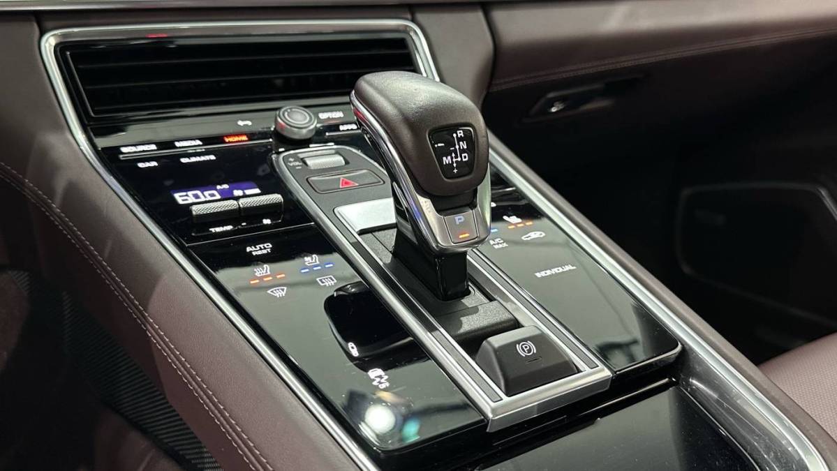 2022 Porsche Panamera - Images - 33