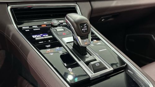 2022 Porsche Panamera - Images - 33