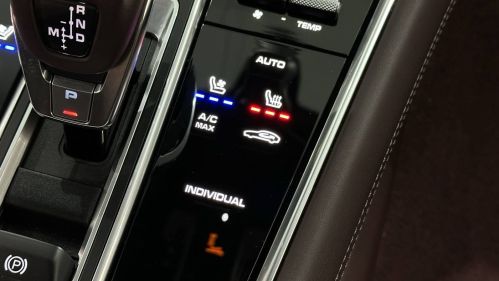 2022 Porsche Panamera - Images - 35