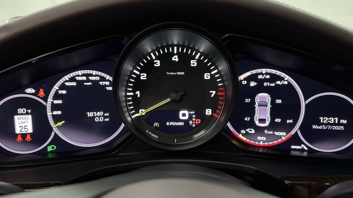 2022 Porsche Panamera - Images - 49