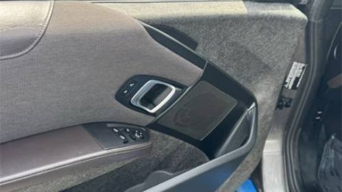 2017 BMW i3 - Images - 13