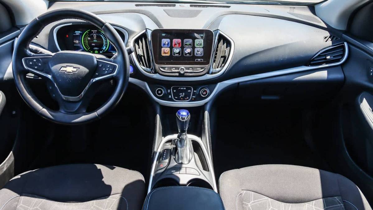 2017 Chevrolet VOLT - Images - 11