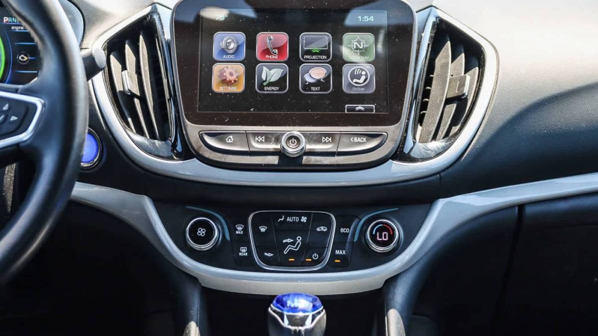 2017 Chevrolet VOLT - Images - 12