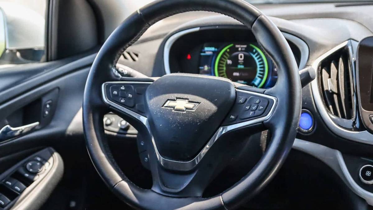 2017 Chevrolet VOLT - Images - 14