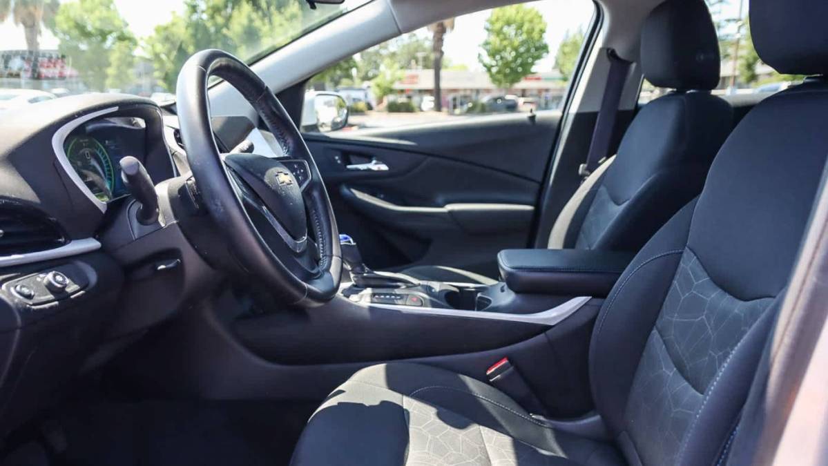 2017 Chevrolet VOLT - Images - 16