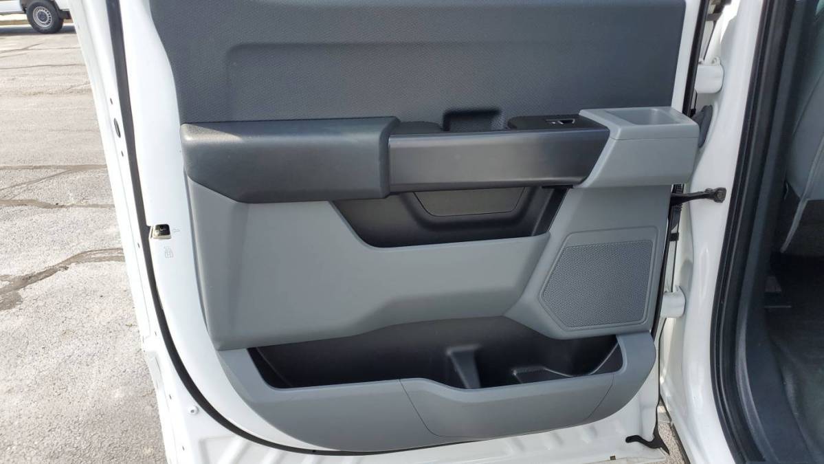 2022 Ford F-150 Lightning - Images - 12