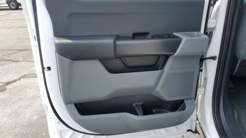 2022 Ford F-150 Lightning - Images - 12