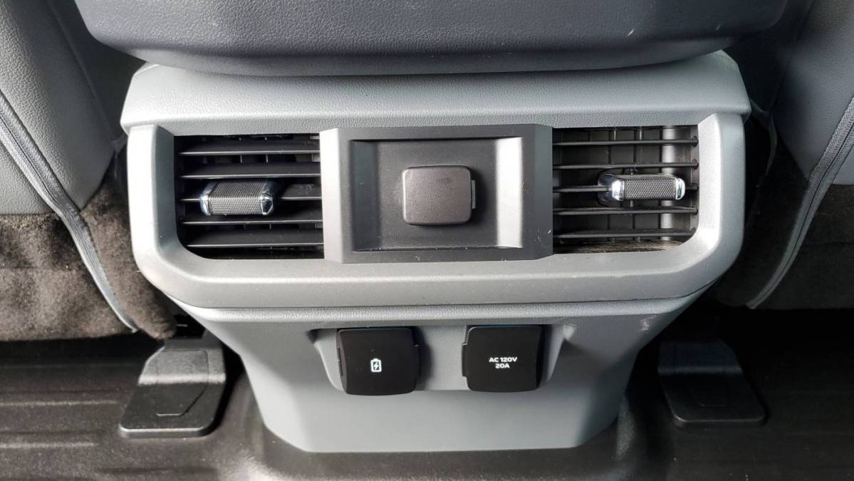 2022 Ford F-150 Lightning - Images - 15