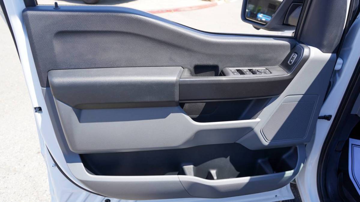 2022 Ford F-150 Lightning - Images - 9