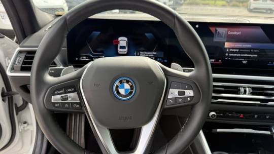 2024 BMW 3 Series - Images - 27