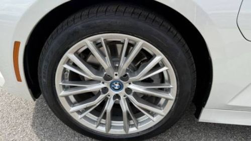 2024 BMW 3 Series - Images - 29