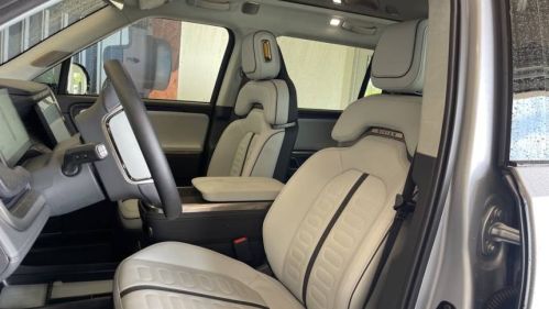 2023 Rivian R1S - Images - 8