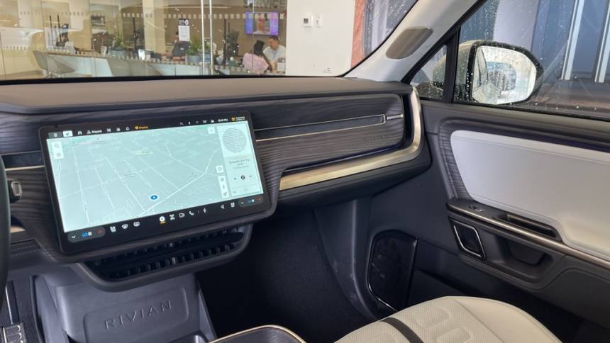 2023 Rivian R1S - Images - 12